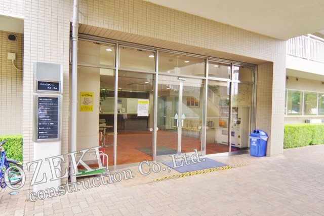 ヴィルヌーブ南越谷B棟のエントランス