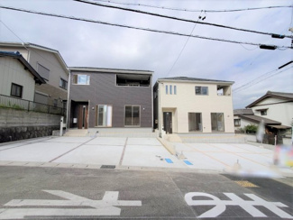 【前面道路含む現地写真】