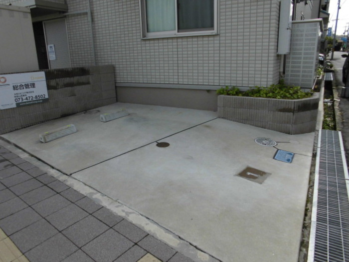 D-room フィットの駐車場