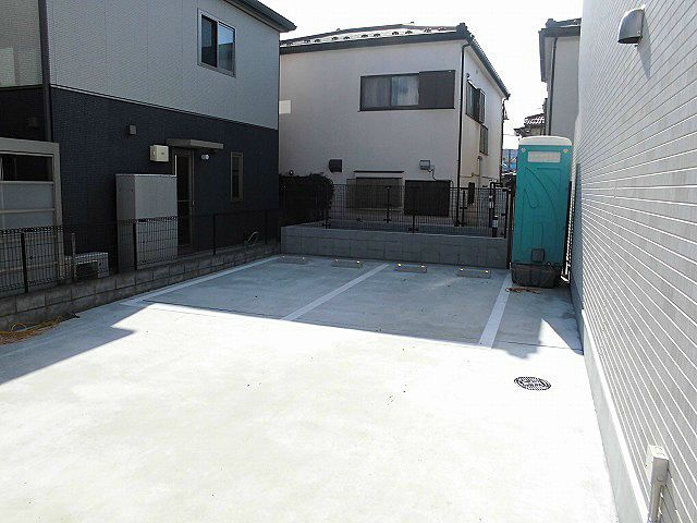 リブリ・エミネンスの駐車場
