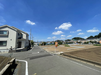 【前面道路含む現地写真】