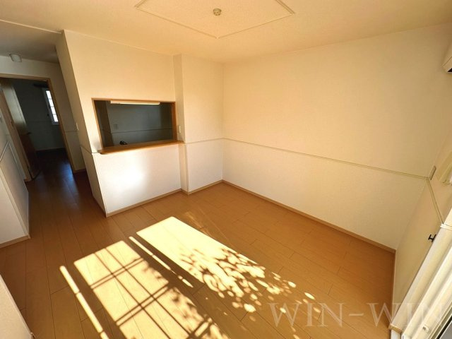 ソレイユ 一番館の居間・リビング