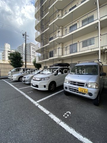 日商岩井中津マンションの駐車場|駐車スペースもあります