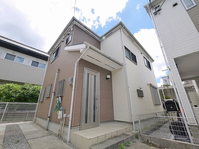 西村一戸建の外観|外観は落ち着いています