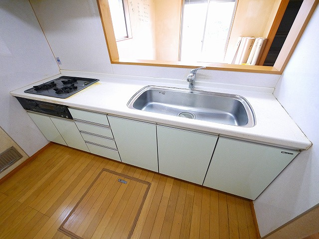 西村一戸建のキッチン|使いやすいキッチンです