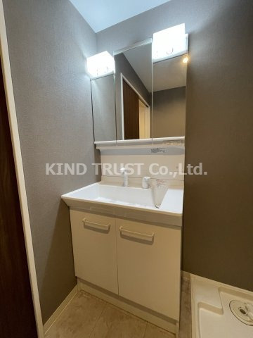 グレイスクラールの洗面所|ゆったりとスペースのある洗面所