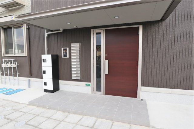 D-room寺家駅前A・B　A棟Aのエントランス