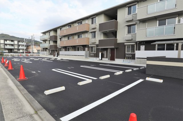 D-room寺家駅前A・B　A棟Aの駐車場