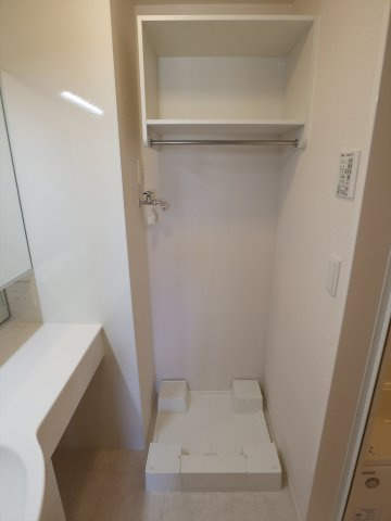 D-room寺家駅前A・B　A棟Aの洗面所|洗濯機置場