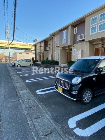 フィオーレ；デーアＢの駐車場