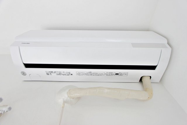 パークヒルA棟の設備|リビングのエアコン