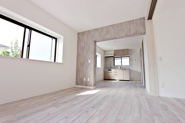 パークヒルA棟の居間・リビング|バルコニー側から見たリビング