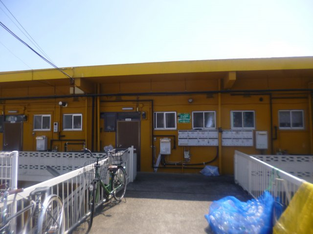 泉コーポのエントランス