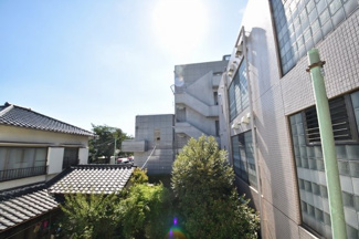 【展望】 | バルコニーからは気持ちのいい朝日が優しく差し込みます。