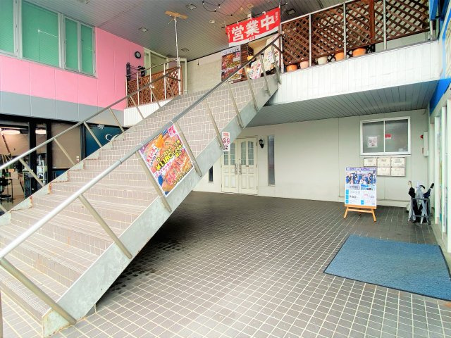 三栄ビルのエントランス