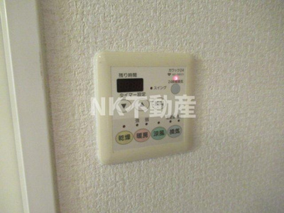 【設備】 | ファミーユ2002（八戸ノ里賃貸） | 浴室乾燥機です