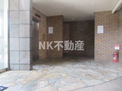 【エントランス】 | ファミーユ2002（八戸ノ里賃貸） | エントランスです