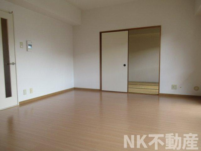 【居間・リビング】 | フローリッシュ北田（住道賃貸） | ゆったりとした居間です