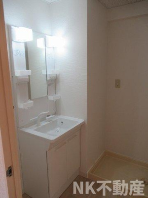 【洗面所】 | フローリッシュ北田（住道賃貸） | 広い洗面スペース