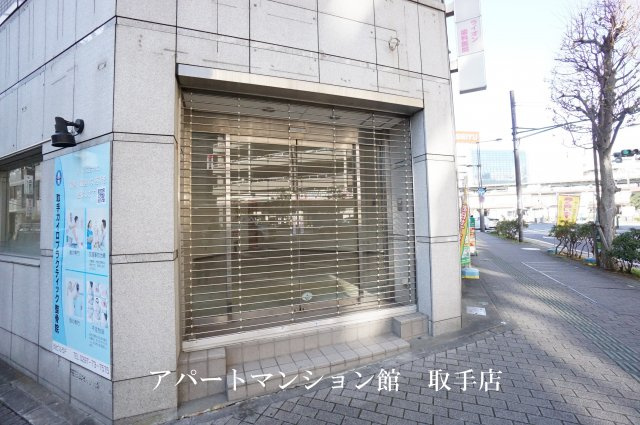 五明ビルのエントランス