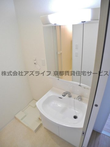 ルィエ花屋町の洗面所