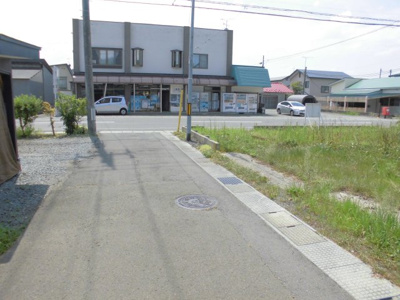 【前面道路含む現地写真】 | 大館市比内町扇田字伊勢堂岱・売地　