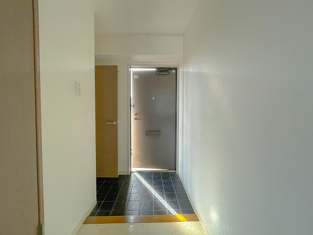 ブライトンコート中万々の玄関|ゆったりとした玄関です