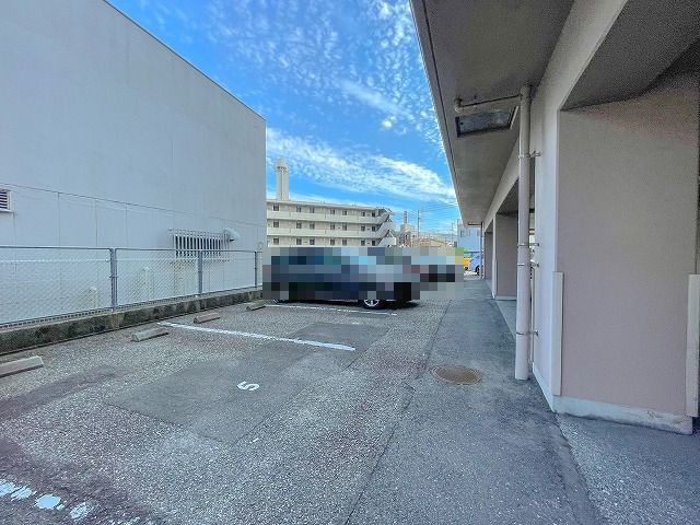 ブライトンコート中万々の駐車場|駐車スペースもあります