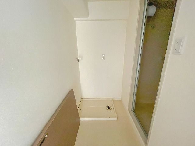 ブライトンコート中万々の洗面所|明るい洗面所です