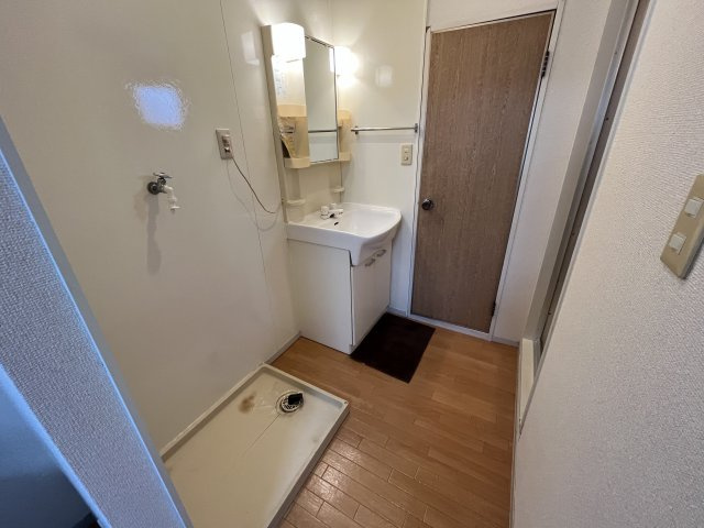 アメニティハイム本郷Bの玄関