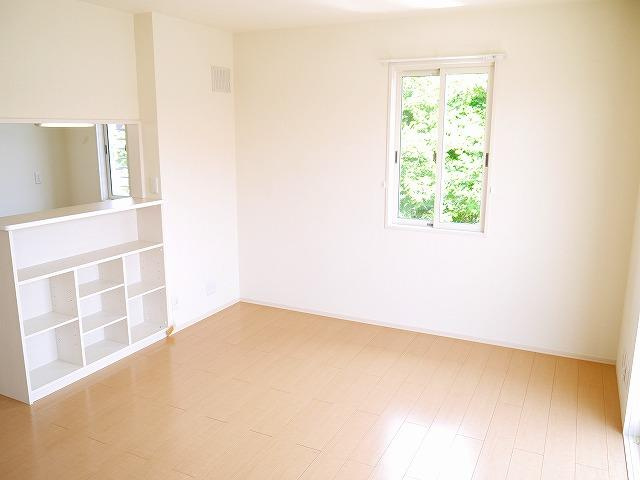 タウン ビビ　Ｄ棟の居間・リビング|ゆったりとした居間です