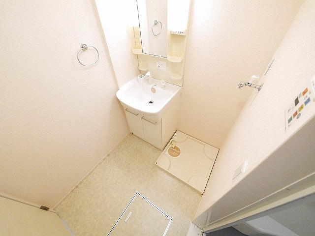 タウン ビビ　Ｄ棟の寝室|開放的な寝室です