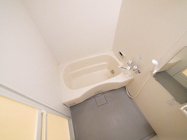 タウン ビビ　Ｄ棟の洗面所|ゆったりとスペースのある洗面所