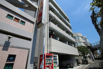 【外観】 | サンクレスト | サンクレスト　鶯谷駅から徒歩3分・入谷駅から徒歩10分の好立地。鉄筋コンクリート造の外観タイル張りマンション。オートロック付でセキュリティー安心。