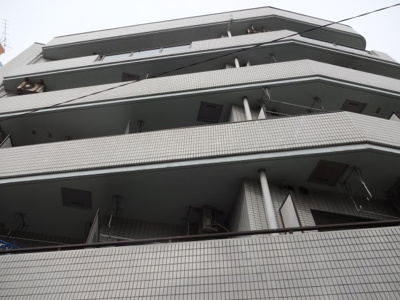 【外観】 | サンクレスト | サンクレスト　鶯谷駅から徒歩3分・入谷駅から徒歩10分の好立地。鉄筋コンクリート造の外観タイル張りマンション。オートロック付でセキュリティー安心。