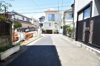 【前面道路含む現地写真】 | 現地見学や資料請求などお気軽にお問合わせ下さい。
周辺環境とあわせて現地ご案内致します。