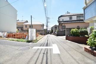 【前面道路含む現地写真】 | 現地見学や資料請求などお気軽にお問合わせ下さい。
周辺環境とあわせて現地ご案内致します。