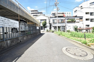 【前面道路含む現地写真】 | 現地見学や資料請求などお気軽にお問合わせ下さい。
周辺環境とあわせて現地ご案内致します。