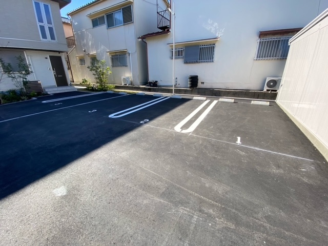 Maison　West　Wellの駐車場