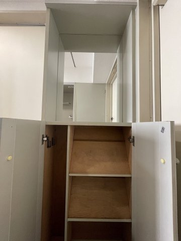 メゾン・ド・シプレームの玄関|メゾン・ド・シプレーム　704号
玄関収納