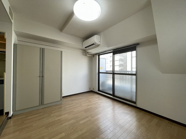 メゾン・ド・シプレームの居間・リビング|メゾン・ド・シプレーム　704号