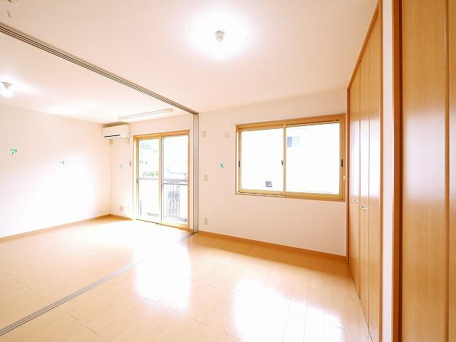 コスモス　オーゼの洋室|個人の部屋や寝室として使える洋室です