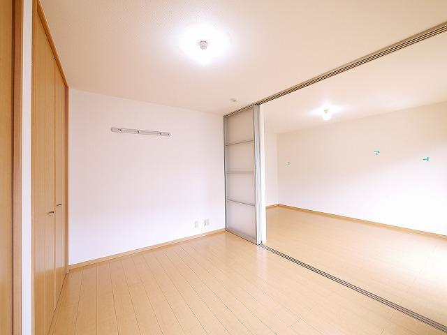 コスモス　オーゼの寝室|開放的な寝室です