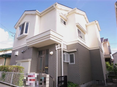 【外観】 | 小平市津田町三丁目　中古戸建 | 周辺環境に溶け込み、それでいて個性豊かなデザインは住まう人に優越感をもたらしてくれます。
