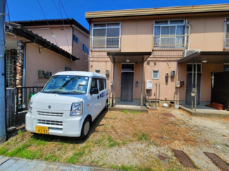 【駐車場】 | 松下アパート | 軽自動車１台が止められます。玄関の前に原付や自転車も止められます。