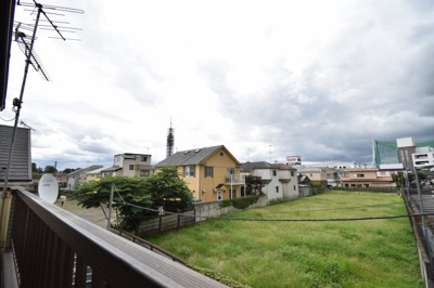 【展望】 | 花小金井三丁目　中古戸建 | 武蔵野の緑を存分に楽しめるのは、低層住宅地域ならではの眺望。夜は星空を見ながらご家族で語り合いを…