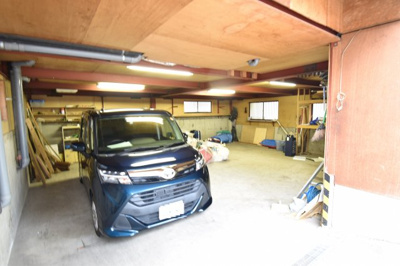 【駐車場】 | 花小金井三丁目　中古戸建 | ビルトインタイプの駐車場はお車を汚しません。洗車の回数も減るので大切なお車を長くお乗りいただけます。