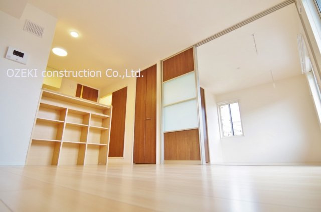 コンフォルトの居間・リビング|間取り反転
別部屋写真となります