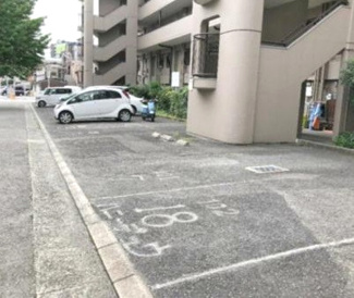 【駐車場】