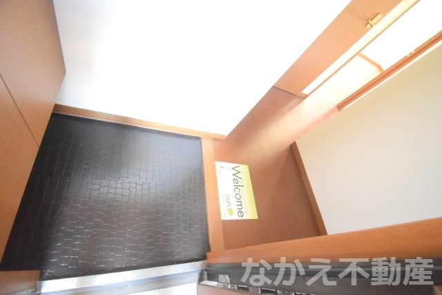 【玄関】 | 収納もある玄関です